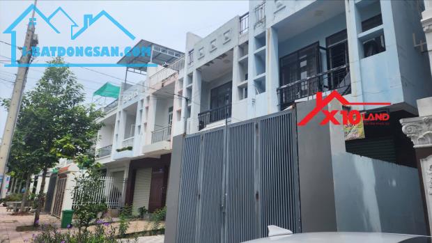 Bán nhà 3 Tầng, 2 mặt tiền kinh doanh chợ An Bình. Chỉ 5.5 tỷ