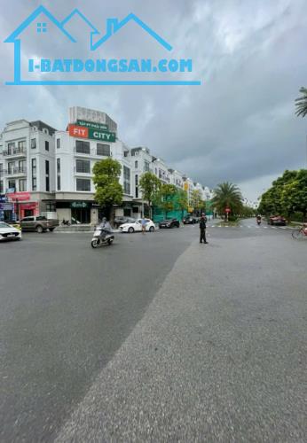 ĐẤT HIẾM ĐẸP TÌM CHỦ HIỀN. LÔ GÓC, Ô TÔ CHẠY QUANH, 30M RA PHỐ, GÍA BÌNH DÂN - 2