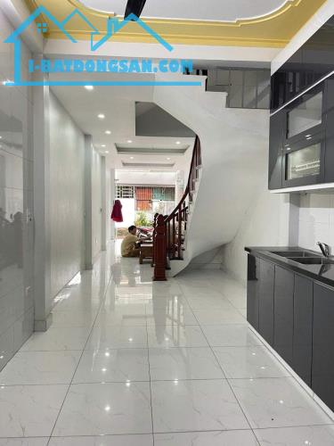 ÔTÔ GẦN HỒ CỰ KHỐI 57M2 THOÁNG SÁNG NHÀ CÒN MỚI ĐẸP Ở LUÔN. 7,1TỶ