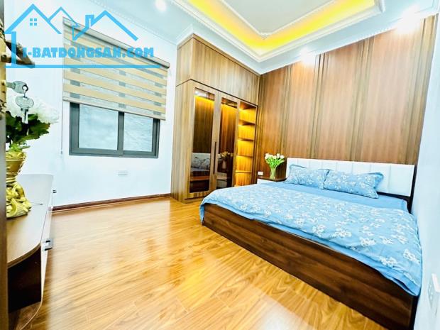 NHÀ LÔ GÓC 3 MẶT THOÁNG, TRUNG TÂM CẦU GIẤY Ở SƯỚNG. FULL NỘI THẤT, Ô TÔ GẦN. TỆN ÍCH NGẬP - 2