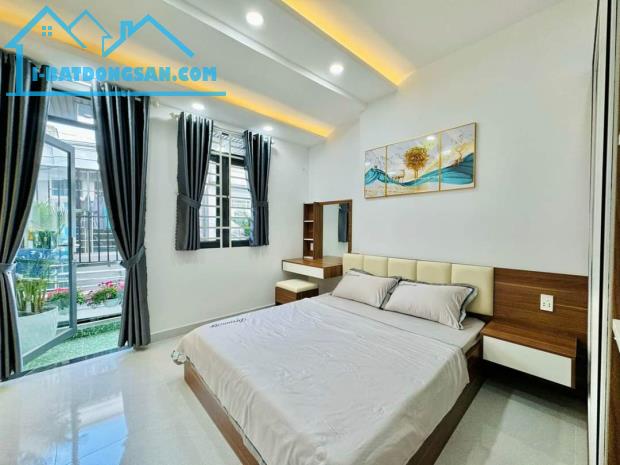 Cần tiền bán gấp căn nhà Đường Đoàn Thị Điểm, Quận Phú Nhuận. Giá 2tỷ500, hẻm ô tô
