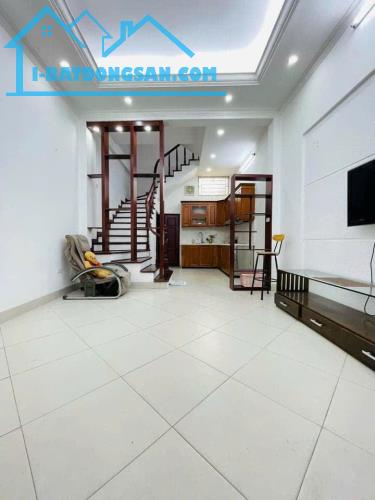 Bán nhà ngõ 50 Võng Thị, Tây Hồ 40m2 5 Tầng, Nhà 2 Thoáng, Giá Nhỉnh 7 tỷ.