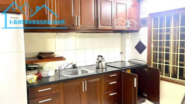 Cho thuê nhà nguyên căng ngõ 226 Lê Duẩn,  26m² x 5 tầng, 3 phòng ngủ, 3 WC, full nội