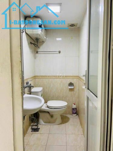 Cho thuê nhà nguyên căng ngõ 226 Lê Duẩn,  26m² x 5 tầng, 3 phòng ngủ, 3 WC, full nội - 3