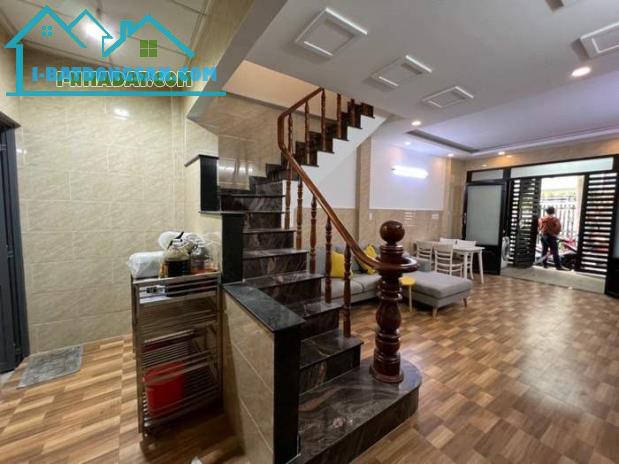 HÀNG HÓT Ở BÌNH TÂN GIÁP QUẬN 6 - DT 70M2 - 4 TẦNG HXH - GIÁ NHỈNH 6 TỶ.