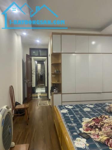 Bán nhà Thạch Bàn 41m2, 5 tầng, mặt tiền 3.7m, 7.1 tỷ Long Biên.3 thoáng, ô tô đỗ cửa,