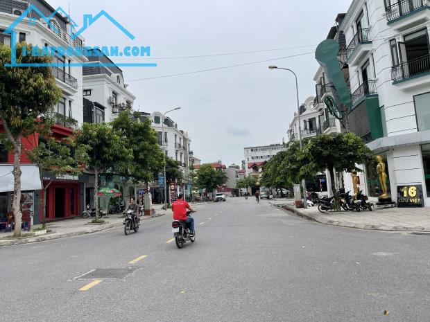 Cần bán căn Shophouse Sông Hồng tại TT Trâu Quỳ, view nội khu, gần chung cư, giá tốt. - 1