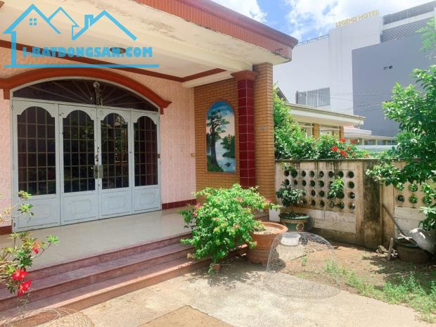 Gấp bán nhà Thủ Đức, liền kề Hoàng Diệu 2, đất 390m2, giá 19 tỷ. - 4