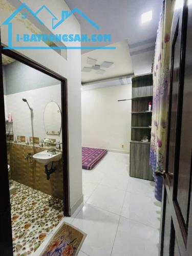 Bình Tân, Cạnh MT ô tô, 75M2, Nhà 4 tầng, rộng 5m, giá rẻ - 1