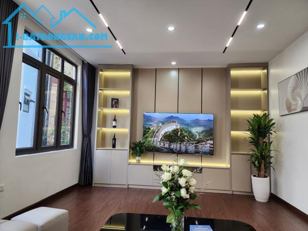 CHỊ LAN NHỜ BÁN NHÀ TRẦN CUNG 45M-30M RA PHỐ-NGÕ THOÁNG-SỔ ĐẸP-GIÁ 6.X TỶ