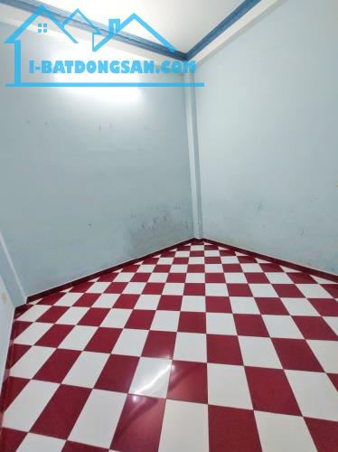 Gấp bán nhà Thủ Đức, Mặt tiền Nguyễn Xiển, 707m2, giá 36 tỷ, cạnh Vinhomes Q9.