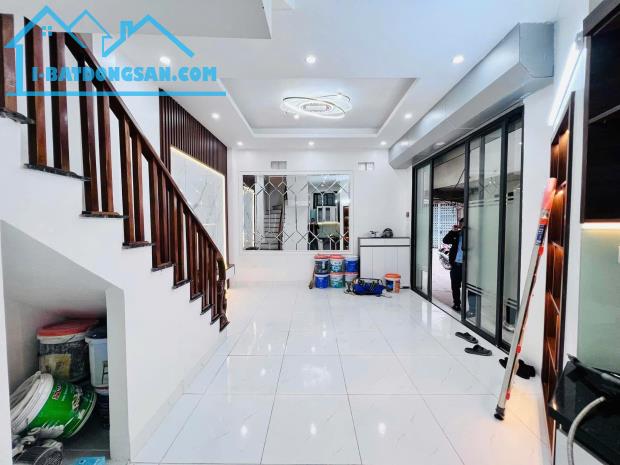 Bán Nhà Ngõ Đình Đông 29M x 5T Chỉ 6,15 Tỷ. Lô góc, full nội thất, vị trí đẹp - 2