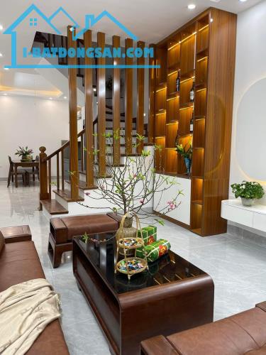 Bán nhà mới Phú Xá, Phú Thượng 40m2 MT 3.5m xây 6 tầng, 8 ngủ , ngõ nông, View Cầu 7.x tỷ