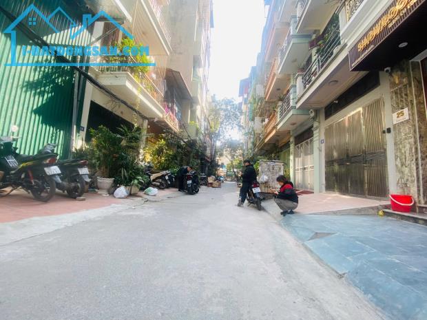 Bán nhà Phố Trần Điền, Quận Hoàng Mai. DT: 55m, 5 tầng. khu phân lô , oto. Giá: 17 tỷ 3