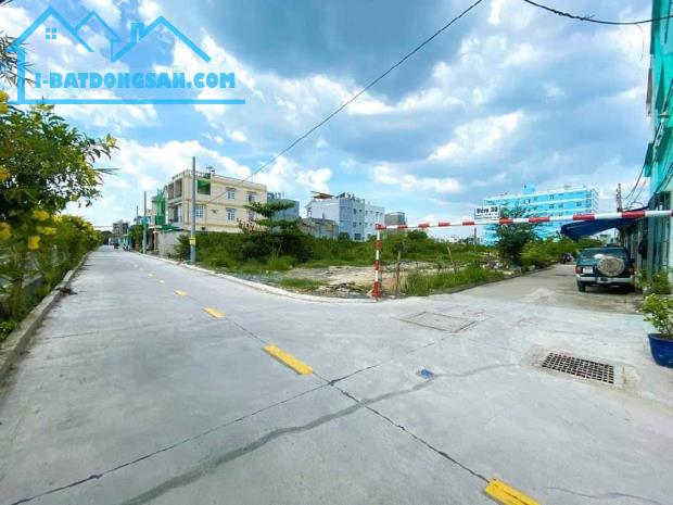BÁN 2 MIẾNG ĐẤT 2.734m² LÔ GÓC 2MT MẶT TIỀN THẠNH LỘC 37 - VIEW KÊNH, Q12 GIÁ GIÁ MỚI 75 - 4