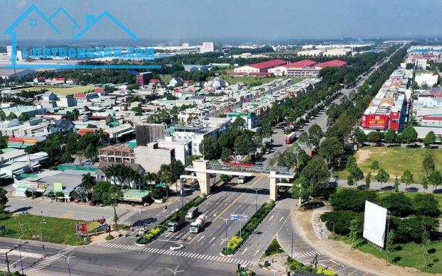 Bán đất 250m2 có 100 thổ cư, giá 340tr, cách trung tâm HC 400m. đường 10m - 2