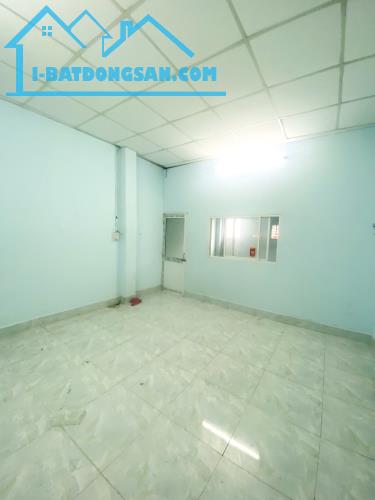 Bán nhà mặt tiền quận 6 - Khu hiếm có vỉa hè rộng thoáng - 9.5 T - 2