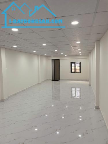 Gia đình mình cần bán gấp nền căn nhà 120m2 thổ cư, có lưng như hình. Giá 7.7 tỷ còn TL - 1