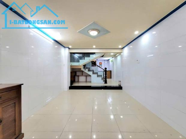 NGÂN HÀNG THANH LÝ NHÀ HẺM ÔTÔ 6m 64m²-2tỷ950 Đ Thiên Phước P9 Quận Tân Bình HĐ thuê 16tr/ - 1