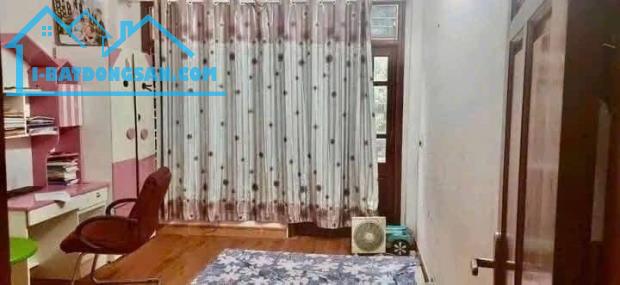 Cho thuê nhà Phố Chợ Khâm Thiên, 35m2, 6 tầng, chỉ 10 triệu, vào ngay - cho ở gia đình,