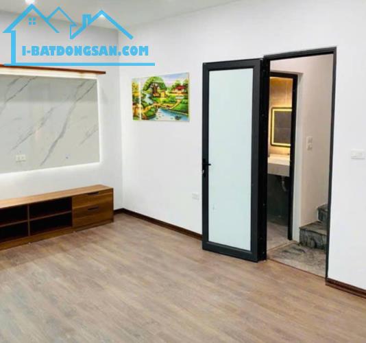 Bán nhà lô góc Hoàng Mai, nhà dân xây, ngõ nông rộng, 30m2, 5 tầng, 5 tỷ - 2