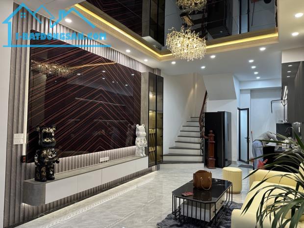 Bán nhà Nguyễn Lân ngõ thông ba bước ra phố nhà đẹp 2 thoáng nội thất LUXURY giá 10.7 tỷ