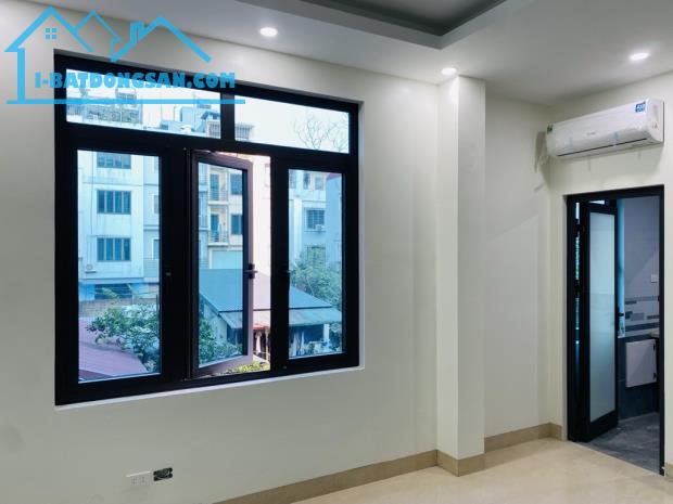 Bán nhà Hoa Lâm Long Biên, nhà chủ xây ở, sẵn nội thất, gần ô tô, ngõ nông.