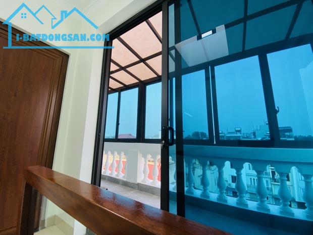 Bán nhà Hoa Lâm Long Biên, nhà chủ xây ở, sẵn nội thất, gần ô tô, ngõ nông. - 1