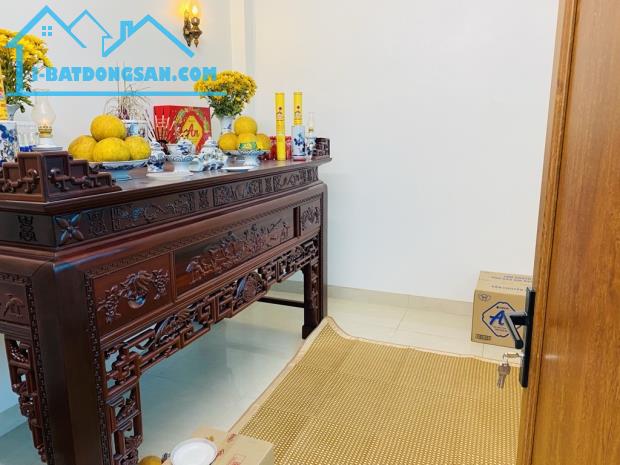 Bán nhà Hoa Lâm Long Biên, nhà chủ xây ở, sẵn nội thất, gần ô tô, ngõ nông. - 4