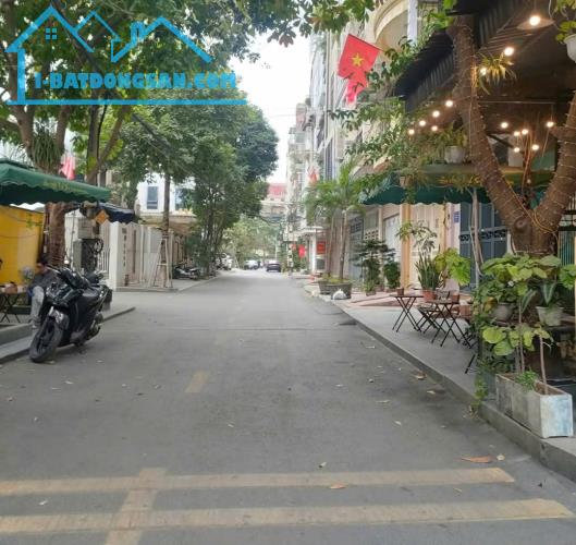 BÁN NHANH NHÀ PHÂN LÔ HOÀNG QUỐC VIỆT, ÔTÔ TRÁNH, VỈA HÈ KINH DOANH, DT 48,6M2 NHỈNH 13 TỶ - 2