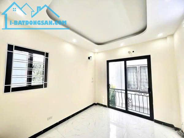 Bán nhà 6 tầng mới xây khu vực Thạch Bàn ngõ rộng ô tô vào nhà