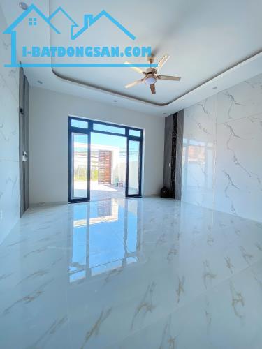 BÁN CĂN NHÀ MỚI XÂY. GẦN NGÃ TƯ BẾN CÁ