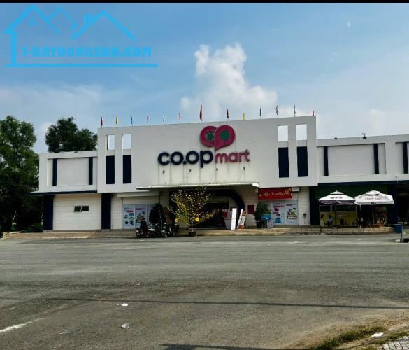chính chủ bán gấp nhà đất ngay đường 1A bao xây dựng mặt tiền đường bê tông 8m hiện hữu