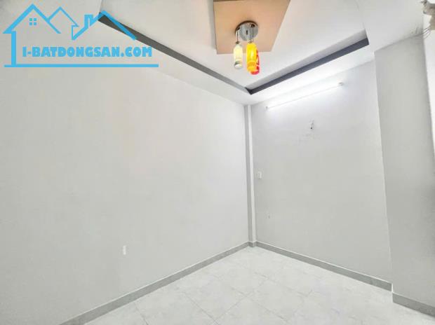 CẦN BÁN GẤP TRONG TUẦN: NHÀ LÊ ĐÌNH CẨN, 40M2, 3 TẦNG, CHỈ HƠN 3 ..TỶ, HẺM XE HƠI, NGAY CH - 2