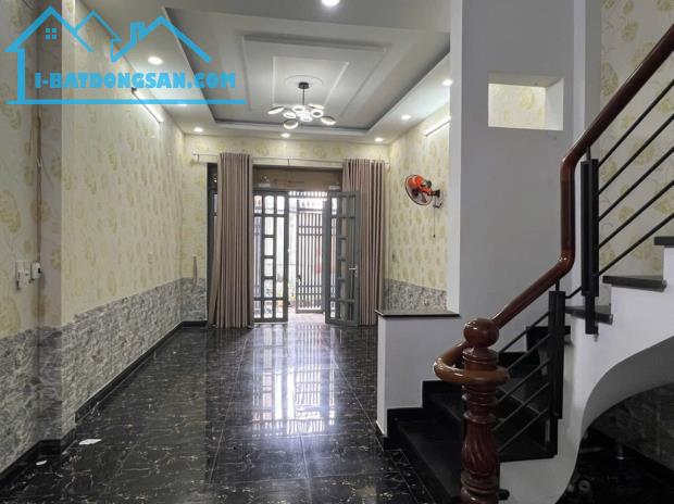 Mua Bán nhà Lê Đình Cẩn, 66m2, 3 tầng, 4 phòng ngủ, đường 8m xe tải quay đầu. Hoàn công đủ
