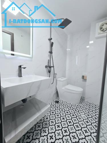 BÁN NHÀ MỚI ĐẸP KIM GIANG, Ô TÔ ĐỖ CỬA, KINH DOANH, NỘI THẤT XỊN, 44M2, 5T, GIÁ 11.5 TỶ.