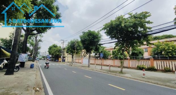 LÔ ĐẤT THÔNG SỐ ĐẸP 835M2 NGANG 20M NỞ HẬU MẶT TIỀN ĐƯỜNG LINH TRUNG CHỈ 54TR/M2