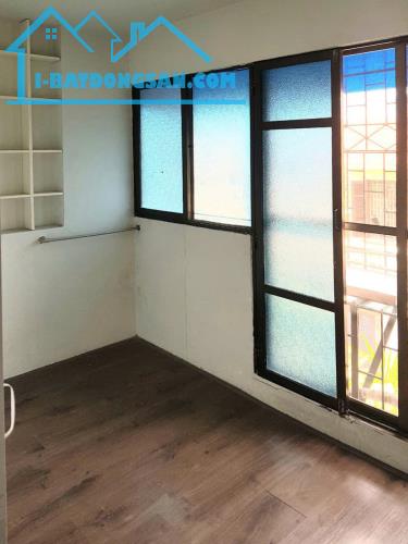 Cho thuê căn hộ tập thể tầng 5 Đầm Trấu, 50m2, 3 ngủ, 7tr2 - vào ngay - 1