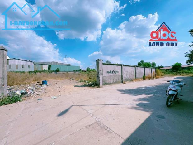 D443 
**Cần bán đất 2 sào 7 (2.700m²), xây dựng SKC, đã đóng thuế đầy đủ tại Khu vực Suối - 3