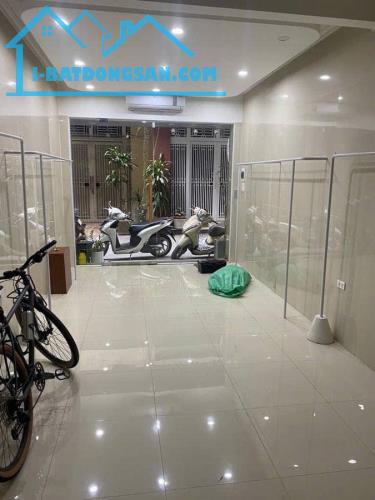 Bán Gấp Căn 40m2 4 Tầng Phố Lý Nam Đế, Hoàn Kiếm, Kinh Doanh, Ô Tô Đỗ Cửa 13.X Tỷ