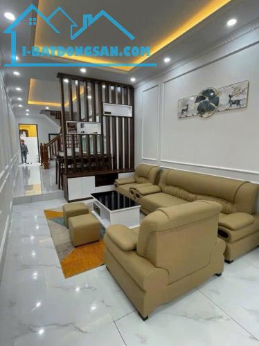 PHÂN LÔ NGỌC THUỴ.45m,5 tầng,nhỉnh 8tỷ- 2 THOÁNG-ÔTÔ DỪNG ĐỖ-FULL NỘI THẤT