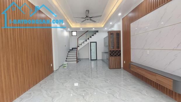 Bán nhà 4 tầng Lê Hồng Phong, Ngô Quyền.39m2.Đường8m.2 Ô tô tránh nhau.Vỉa hè.Chỉ 3,5tỷ - 2