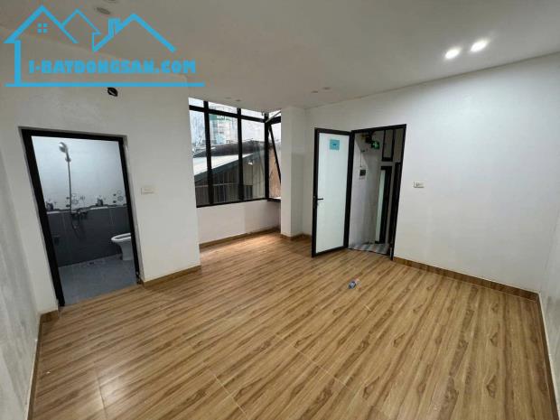 NGUYỄN LƯƠNG BẰNG, ĐỐNG ĐA. 40M2 5 TẦNG MT 4M GIÁ 10,9 TỶ - CHÍNH CHỦ CẦN BÁN- Ô TÔ ĐỖ - 4