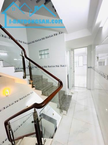 Bán nhà mới hẻm 4m khu 20 thước Hoàng Diệu P.10 Q.4 DTSD hơn 130m2 nhỉnh 6Tỷ - 2