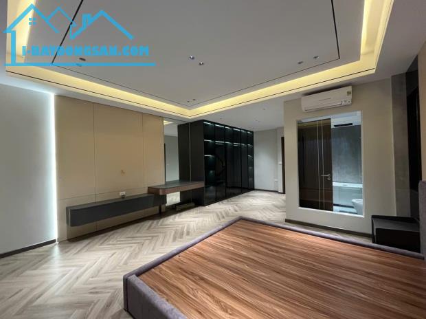 Siêu Phẩm Nhà Ngõ 548 Nguyễn Văn Cừ, Long Biên, 50m2, 7 Tầng, Gara 2 Ô Tô, Thang Máy - 1