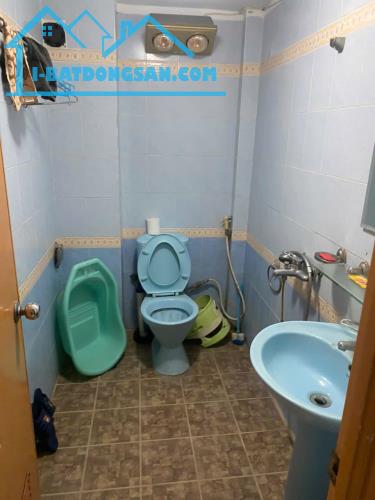 Bán nhà đẹp Tân Mai, Hoàng Mai, 63m2, 4 tầng, 4 ngủ, 4 WC - Full nội thất, sổ vuông đẹp