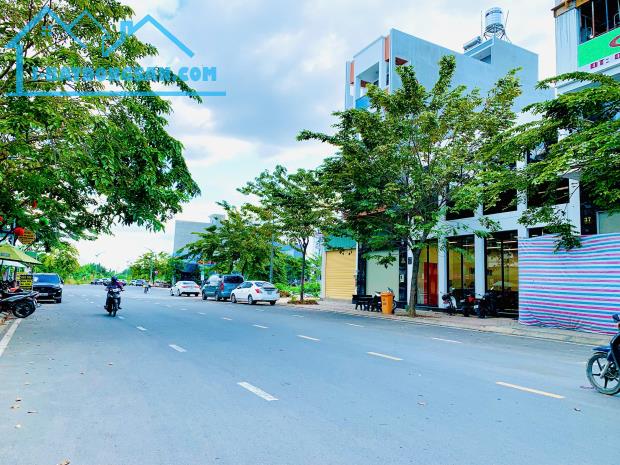 Bán Đất Xây Cao 6 Tầng Mặt Tiền Chợ Bình Khánh,Quận 2 DT:139m2(10mx13,9m) Đường Rộng 24m - 3