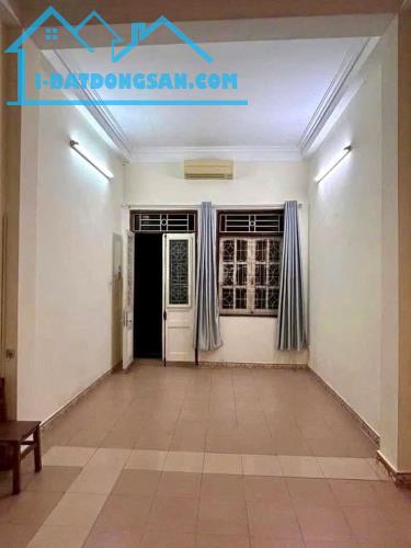 Cho thuê nhà ngõ 243 Tam Trinh, 60m2, 2.5 tầng, 3 ngủ, chỉ 8.5tr