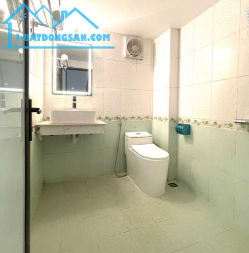 Bán nhà Hoàng Mai, dân xây, full nội thất, 28m2, 5 tầng, nhỉnh 3 tỷ - 4