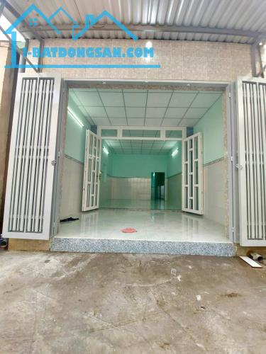 NHÀ CẤP 4 MỚI TINH - HẺM XE HƠI 5M - NGAY CHỢ NHỎ TÂN HIỆP HÓC MÔN 74M2 - CHỈ 2,8 TỶ.   ✅️